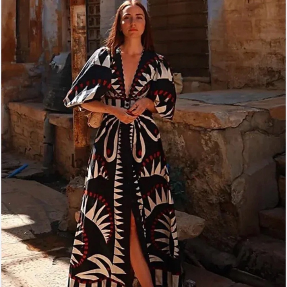 Elegant Black and Red Patterned Maxi Dress new w/o tags
